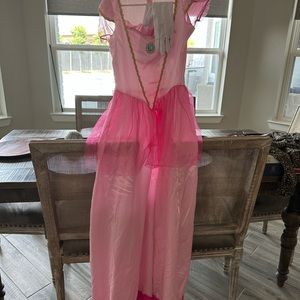 Princess Peach costume (Mario Kart)